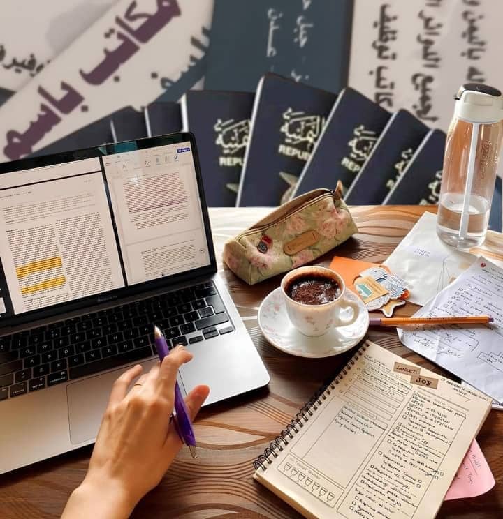 صورة من معرض مكاتب باسم العصواني