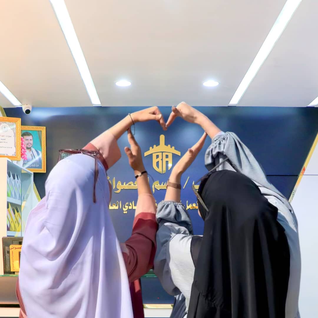 صورة من معرض مكاتب باسم العصواني