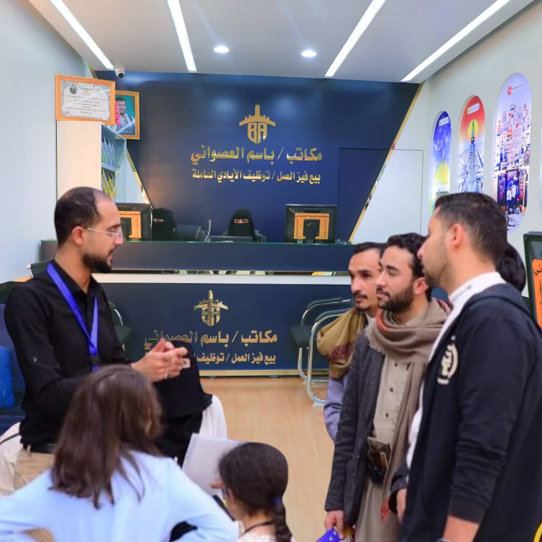 صورة من معرض مكاتب باسم العصواني